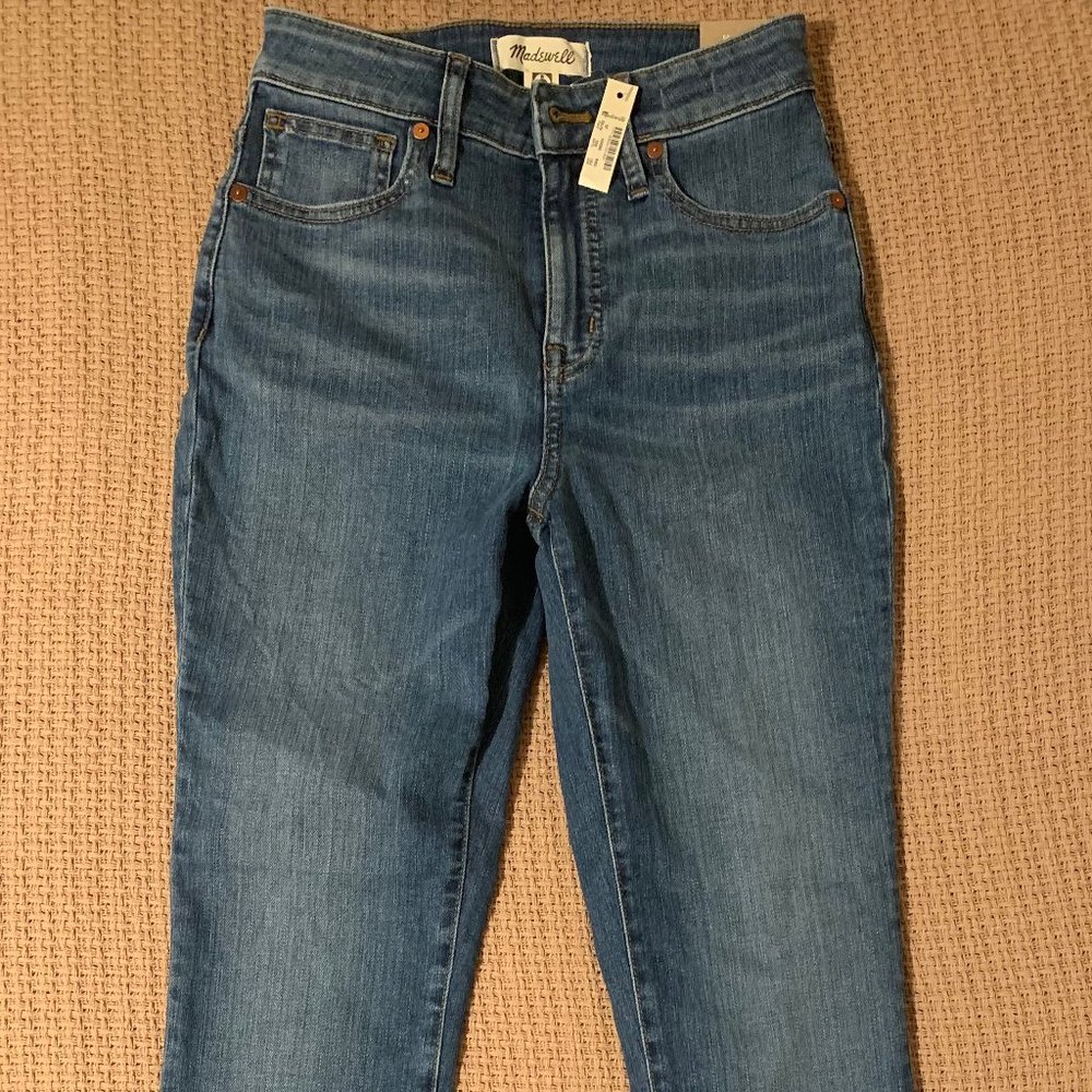 Curvy High-Rise Skinny Crop Jeans in Dalstrom Wash